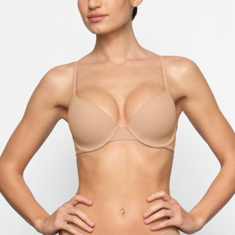 SKIMS *NWT FITS EVERYBODY T-SHIRT BRA